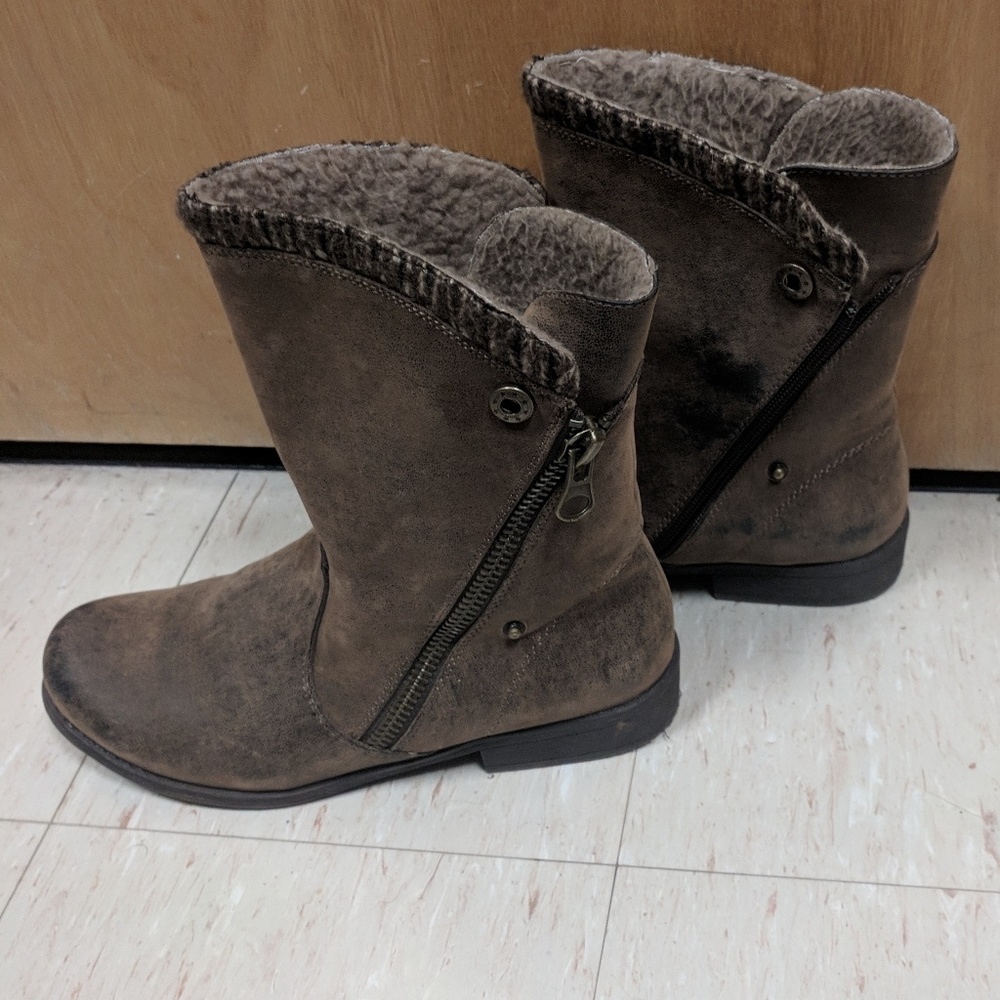 Short boots